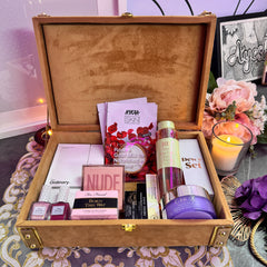 Luxurious Velvet Hamper – The Perfect Gift for Her (Without Materials Inside)